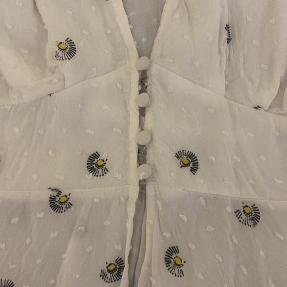 White patterned blouse - Picture 3 of 6